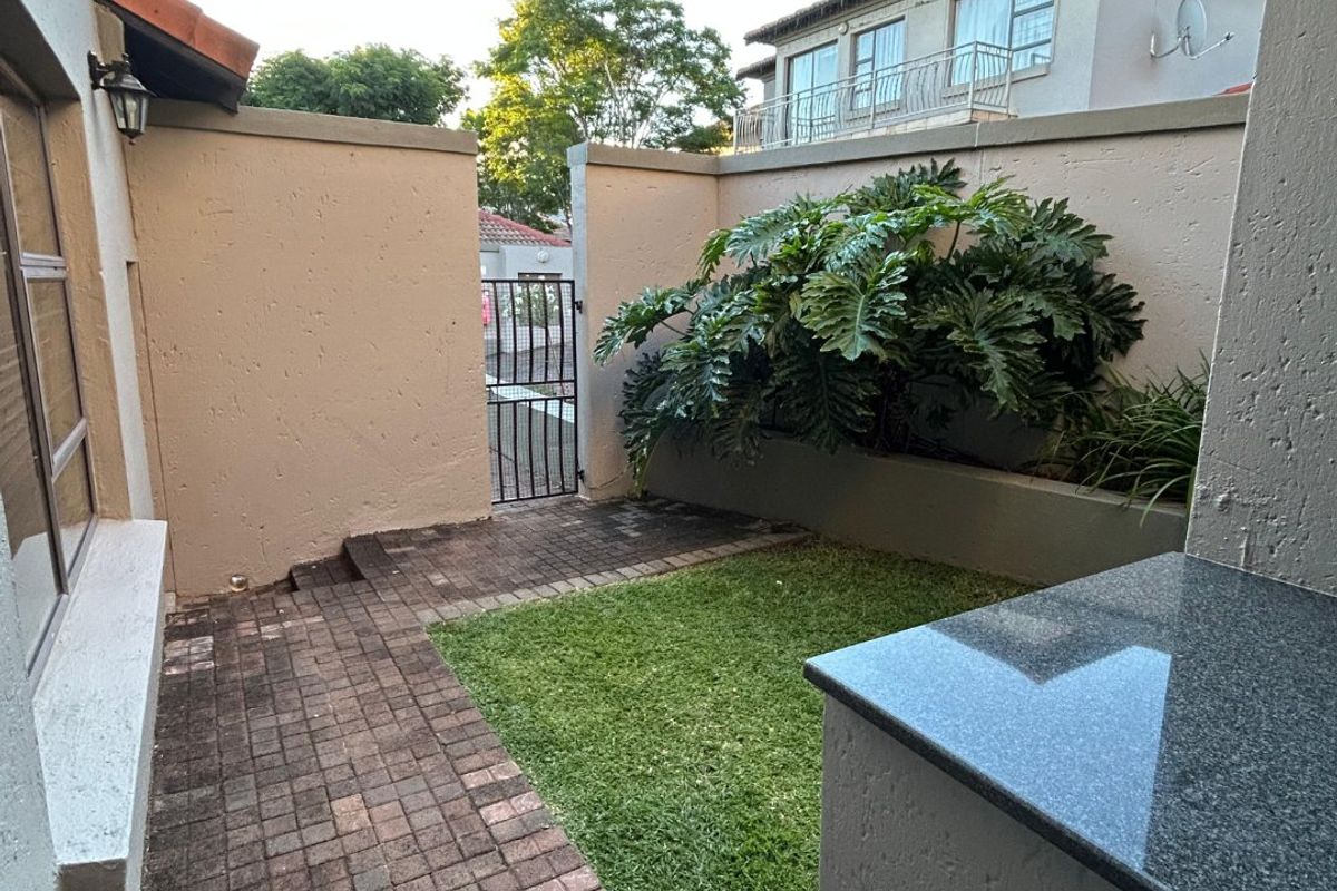 FOR SALE!!  4-Bedroom Family Home in Secure Fairie Glen Estate - Photo 4
