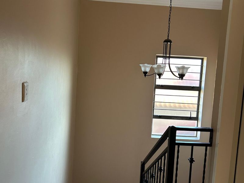 FOR SALE!!  4-Bedroom Family Home in Secure Fairie Glen Estate - Photo 10