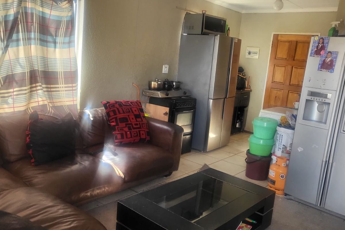 2 Bedroom Fixer-Upper Opportunity in Cosmo City - Photo 3