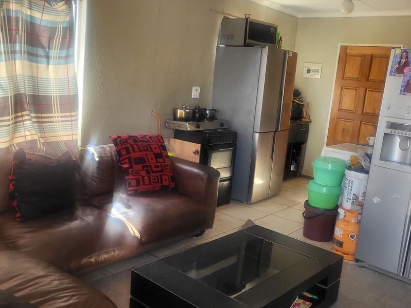 2 Bedroom Fixer-Upper Opportunity in Cosmo City - Photo 3