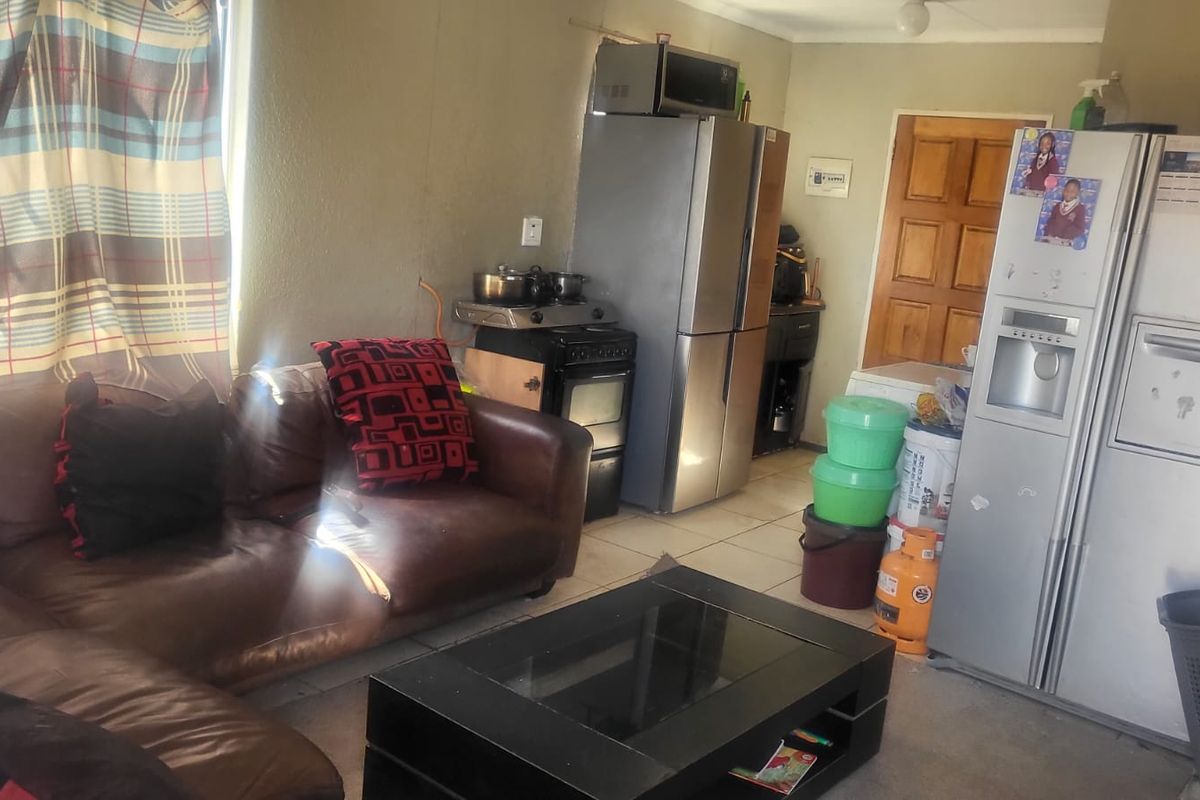 2 Bedroom Fixer-Upper Opportunity in Cosmo City - Photo 2