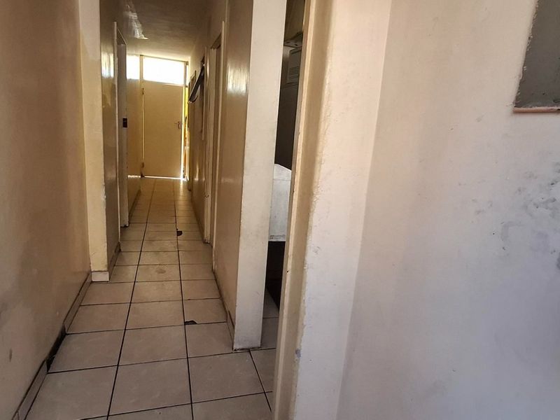 Sunny 3 bed apartment in central Sunnyside - Photo 9