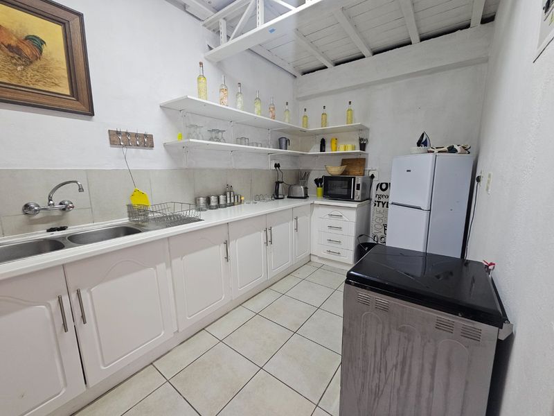 Fully Furnished All Inclusive 2 Bedrooms Townhouse  - Photo 3