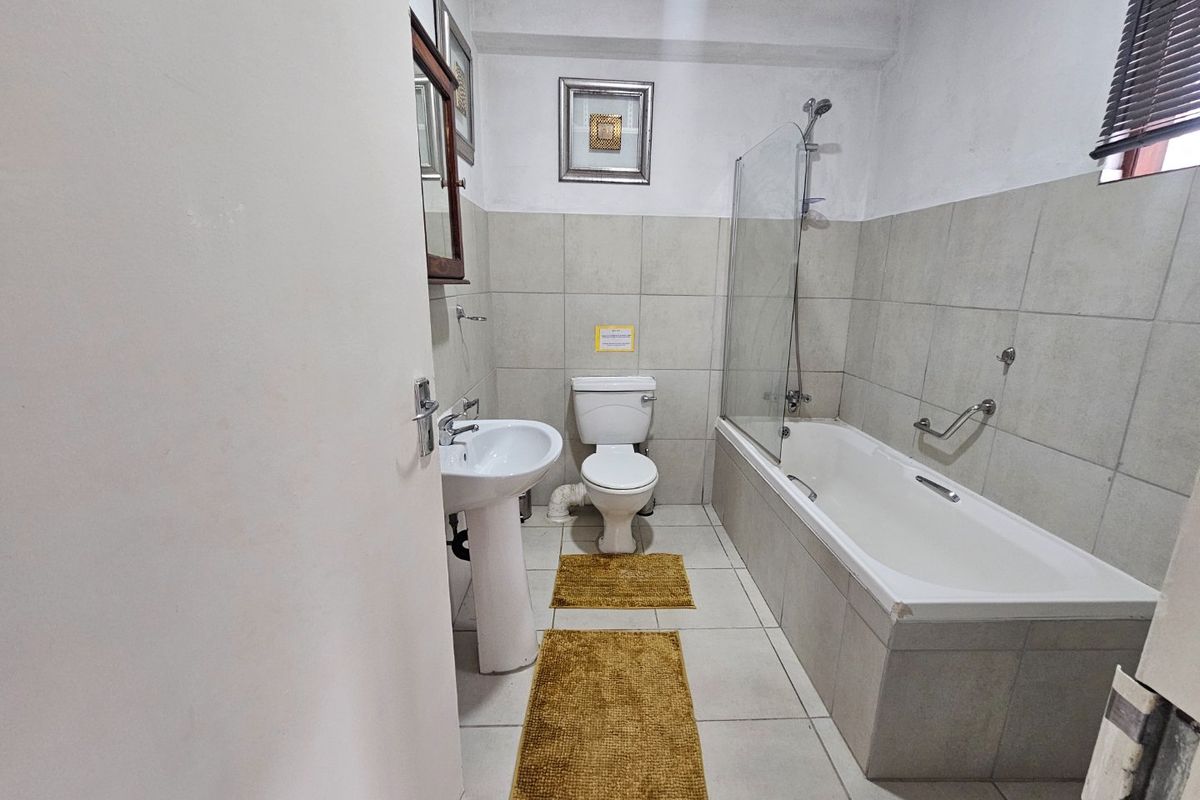 Fully Furnished All Inclusive 2 Bedrooms Townhouse  - Photo 4