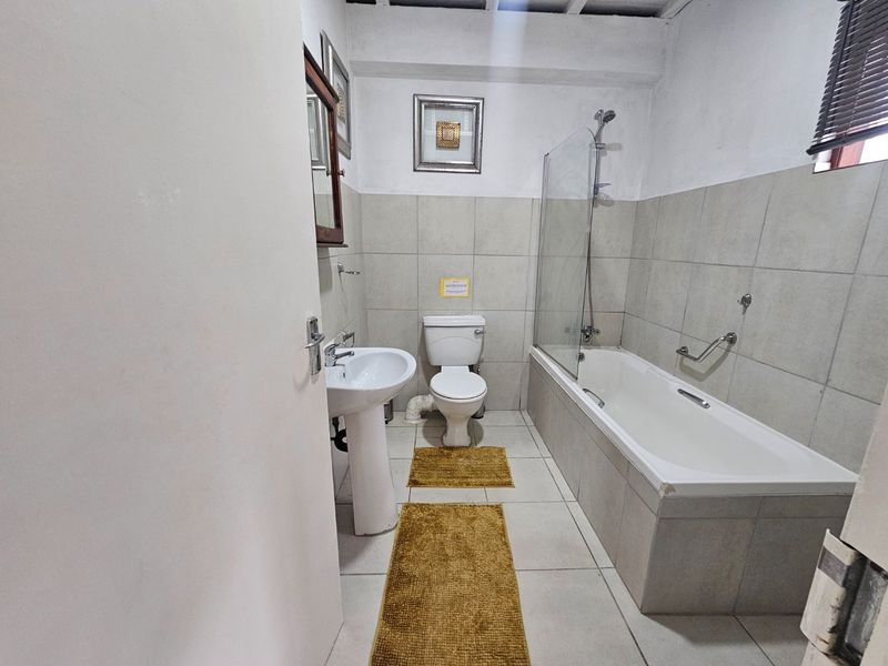 Fully Furnished All Inclusive 2 Bedrooms Townhouse  - Photo 4