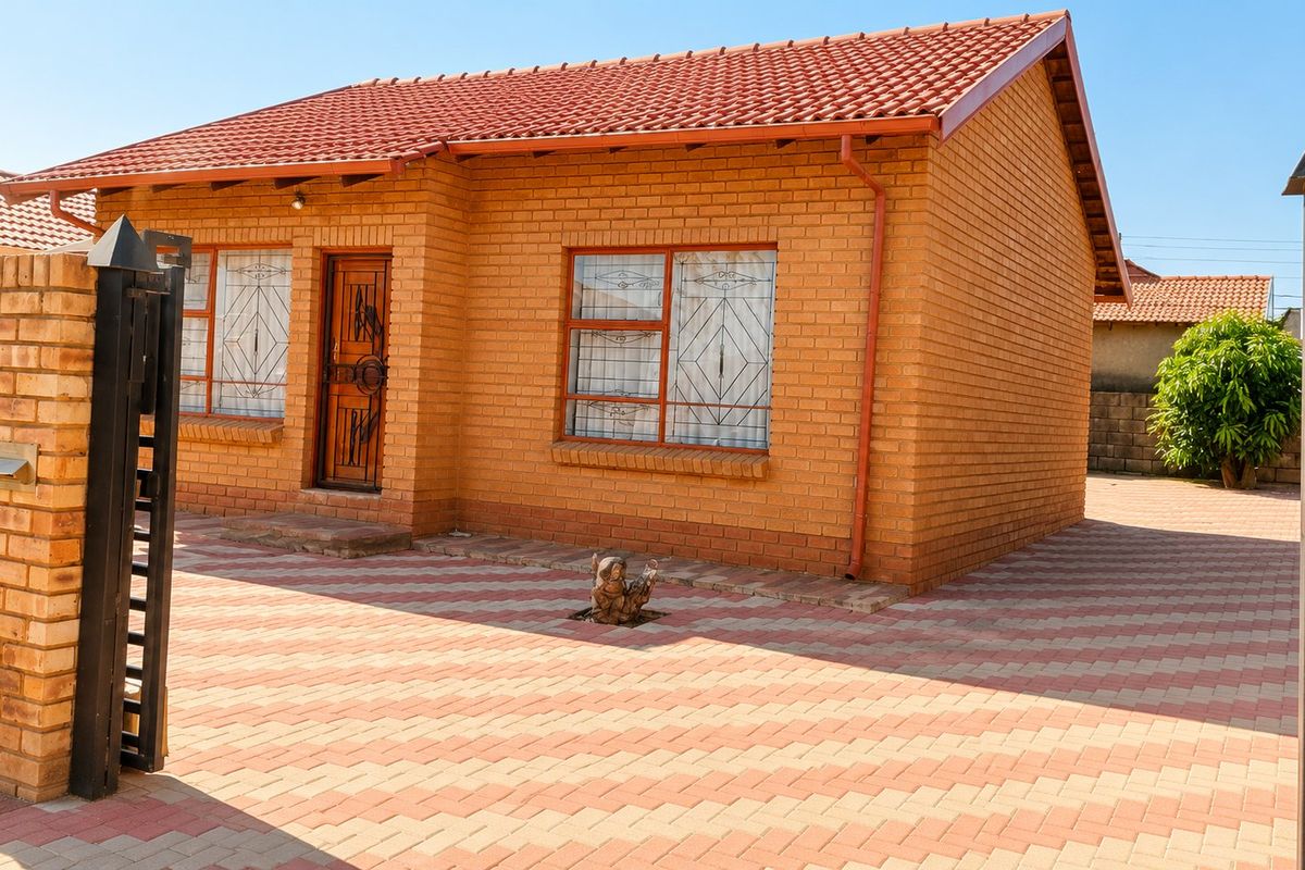 Stunning 2 Bedroom for sale at Soshanguve WW - Photo 2