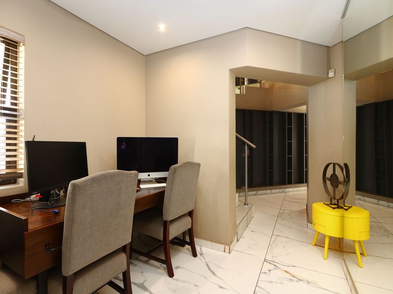 4 Bedroom 3 bathroom Family Home for Sale in Kyalami Hills - Photo 9