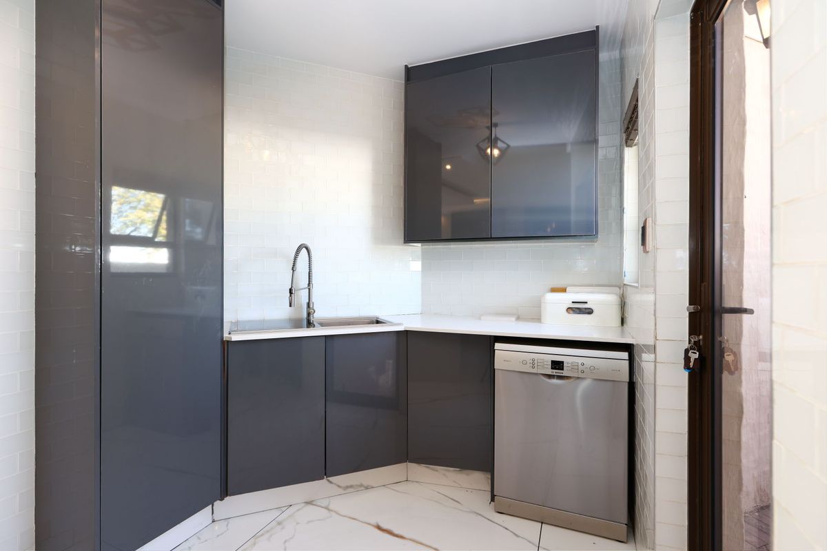 4 Bedroom 3 bathroom Family Home for Sale in Kyalami Hills - Photo 4