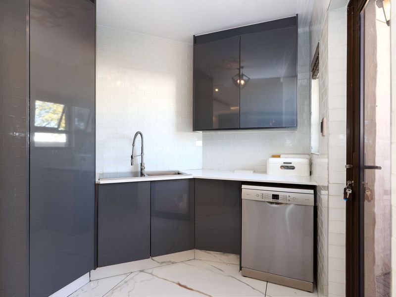 4 Bedroom 3 bathroom Family Home for Sale in Kyalami Hills - Photo 4