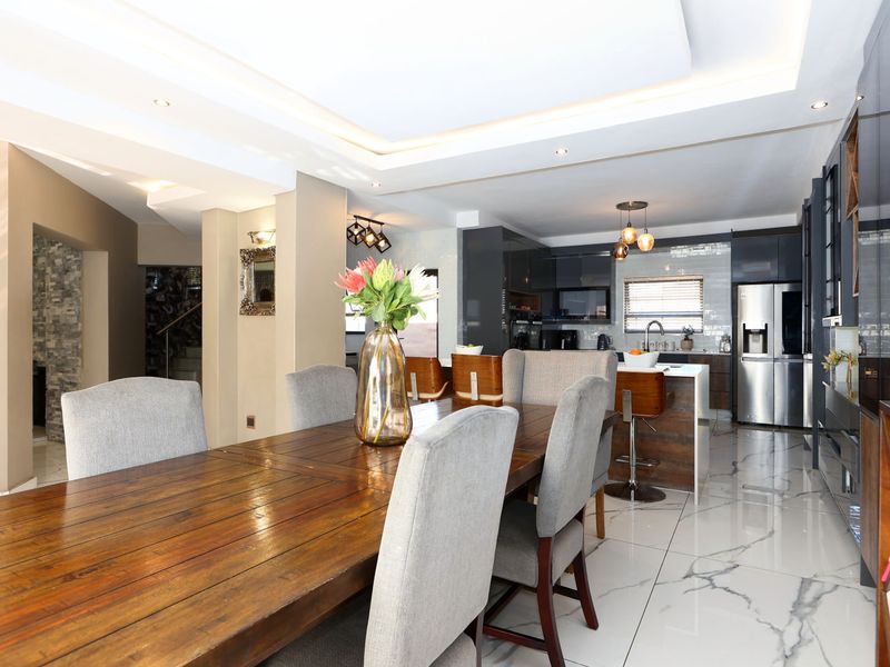 4 Bedroom 3 bathroom Family Home for Sale in Kyalami Hills - Photo 7