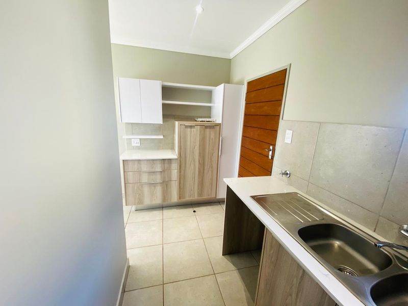 Modern 4-Bedroom Double-Storey Home to Rent in Lion Pride Lifestyle Estate Village One!!! - Photo 5