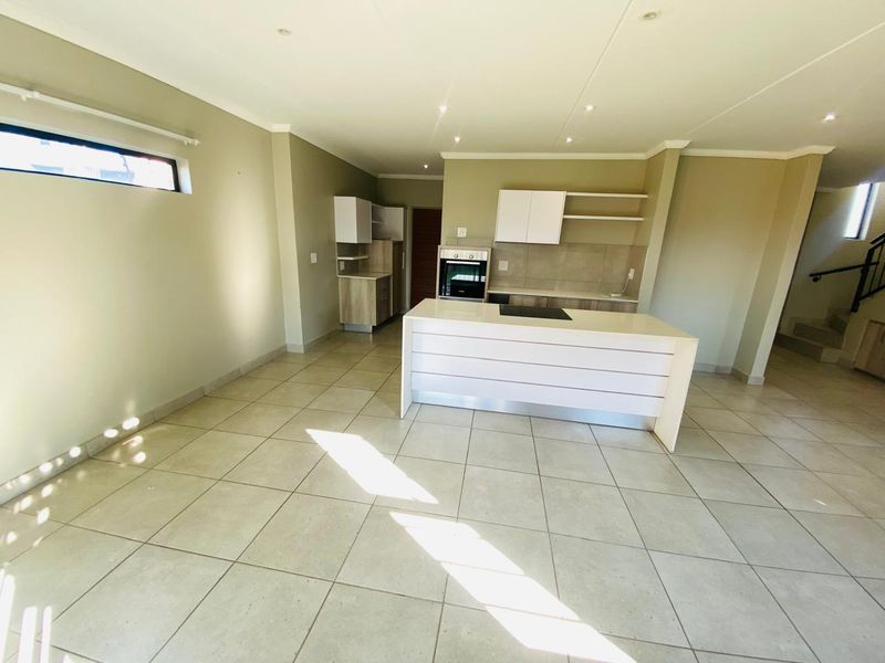 Modern 4-Bedroom Double-Storey Home to Rent in Lion Pride Lifestyle Estate Village One!!! - Photo 3