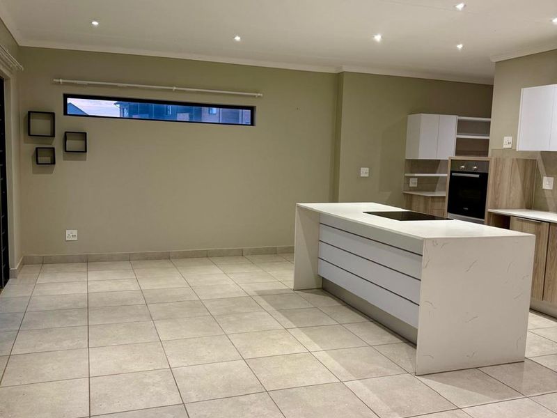 Modern 4-Bedroom Double-Storey Home to Rent in Lion Pride Lifestyle Estate Village One!!! - Photo 4