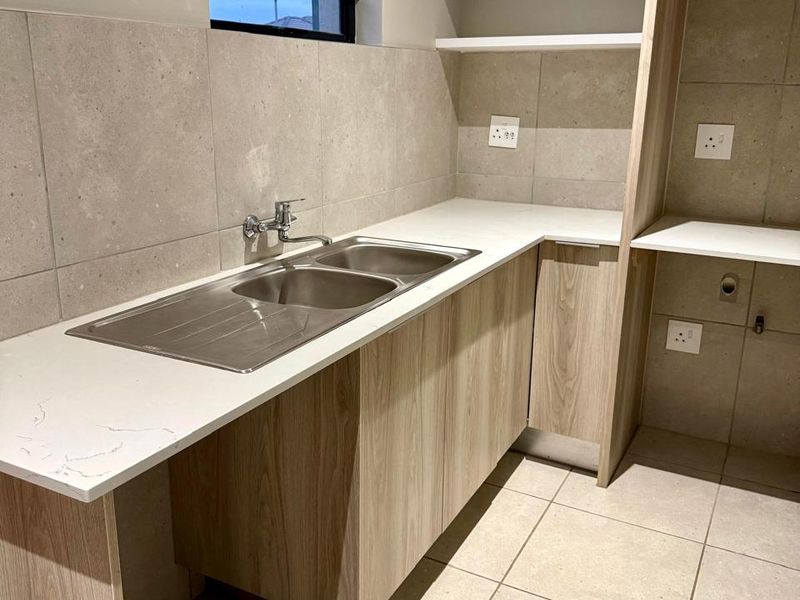 Modern 4-Bedroom Double-Storey Home to Rent in Lion Pride Lifestyle Estate Village One!!! - Photo 7