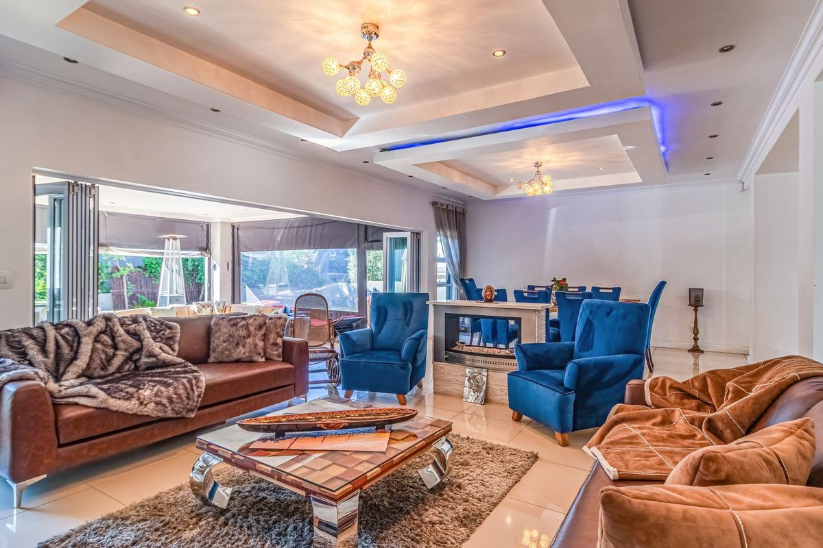 Immaculate move-in-ready residence within a secure estate  - Photo 2