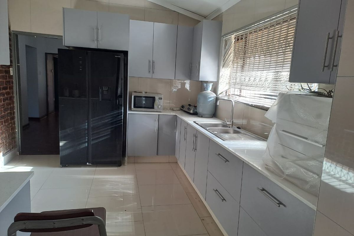 Pinetown - A family home - Photo 2