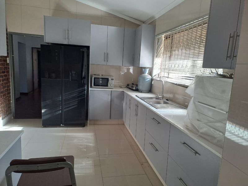 Pinetown - A family home - Photo 2