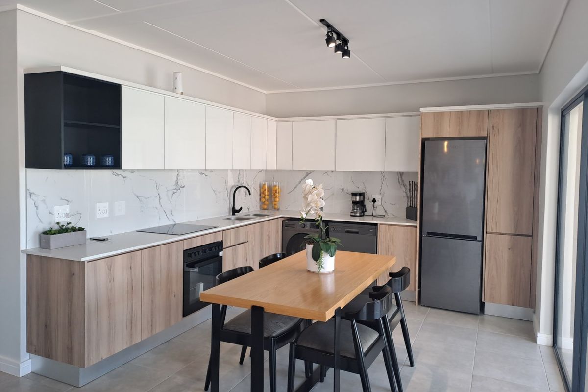 2 Bedroom Penthouse for Rental in Waterfall - Photo 2