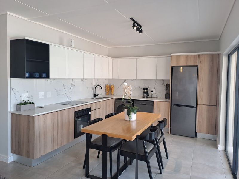 2 Bedroom Penthouse for Rental in Waterfall - Photo 2