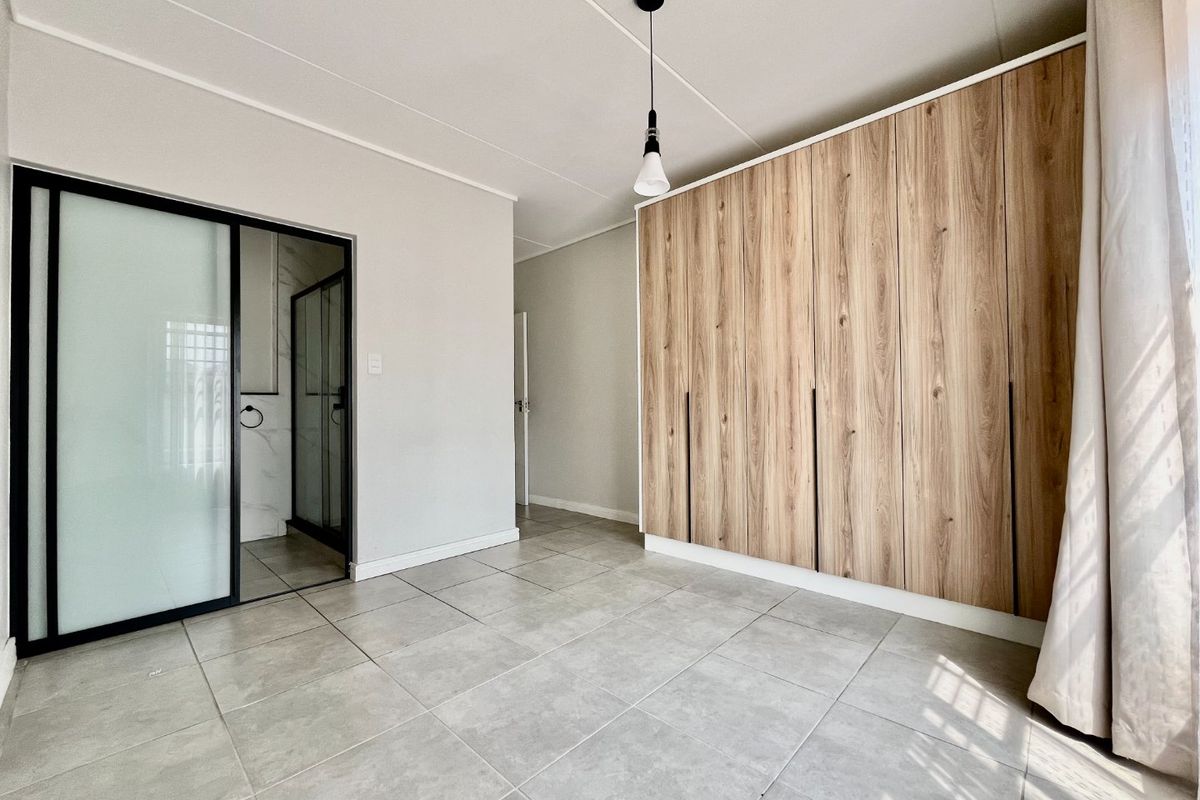 2 Bedroom Penthouse for Rental in Waterfall - Photo 4