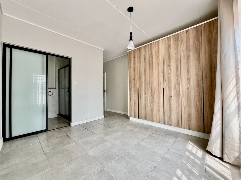 2 Bedroom Penthouse for Rental in Waterfall - Photo 4