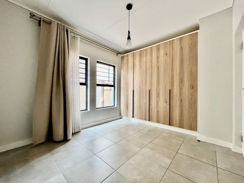 2 Bedroom Penthouse for Rental in Waterfall - Photo 6