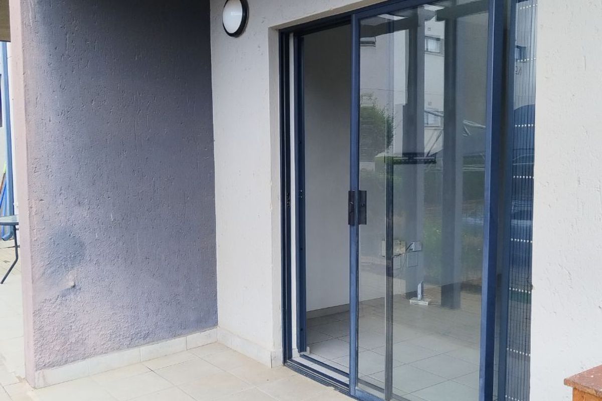 Modern Ground Floor Apartment! - Photo 3