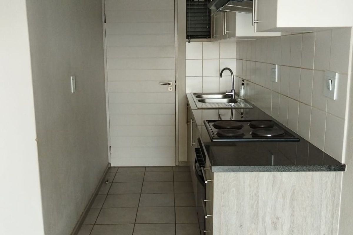 Modern Ground Floor Apartment! - Photo 5