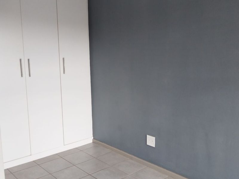 Modern Ground Floor Apartment! - Photo 9