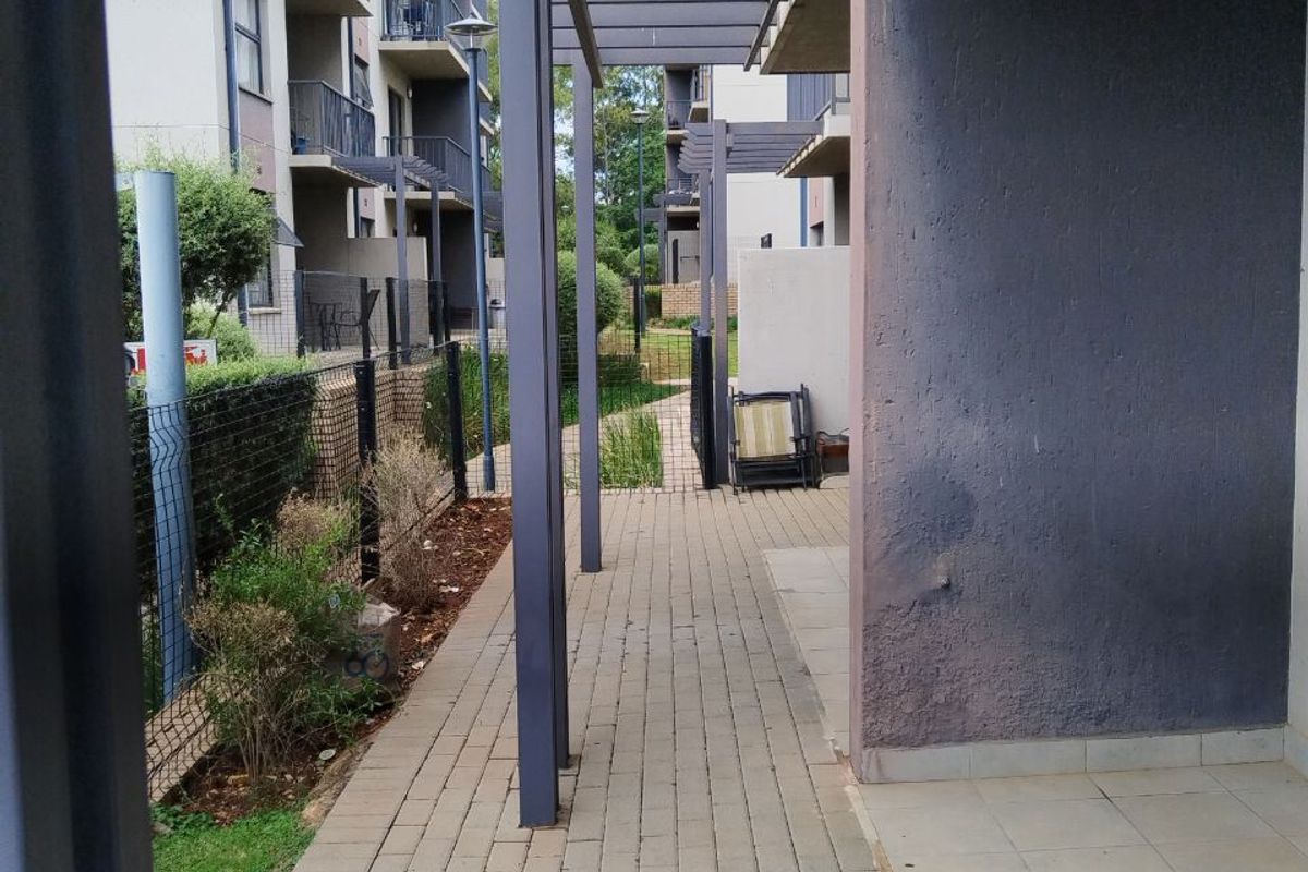 Modern Ground Floor Apartment! - Photo 2