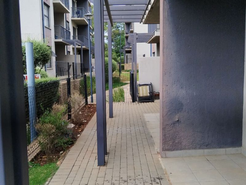Modern Ground Floor Apartment! - Photo 2