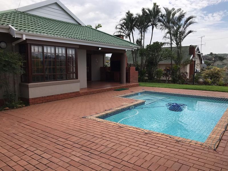 To Let, 3 bedroom pet friendly free, standing house in Sunningdale - Photo 2