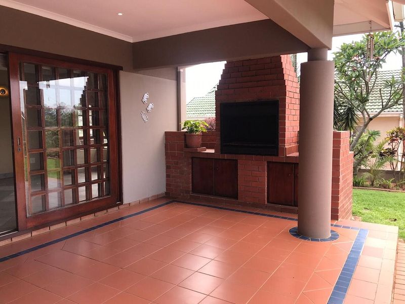 To Let, 3 bedroom pet friendly free, standing house in Sunningdale - Photo 3