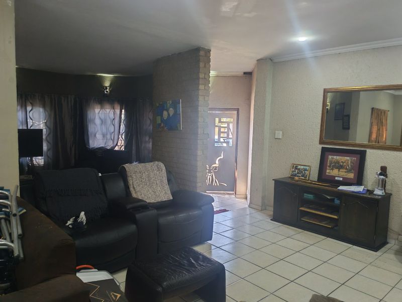 Spacious Property with Excellent Income & Business Potential - Photo 4