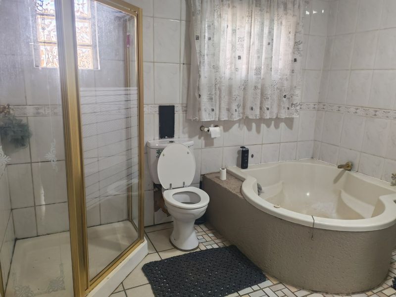 Spacious Property with Excellent Income & Business Potential - Photo 10