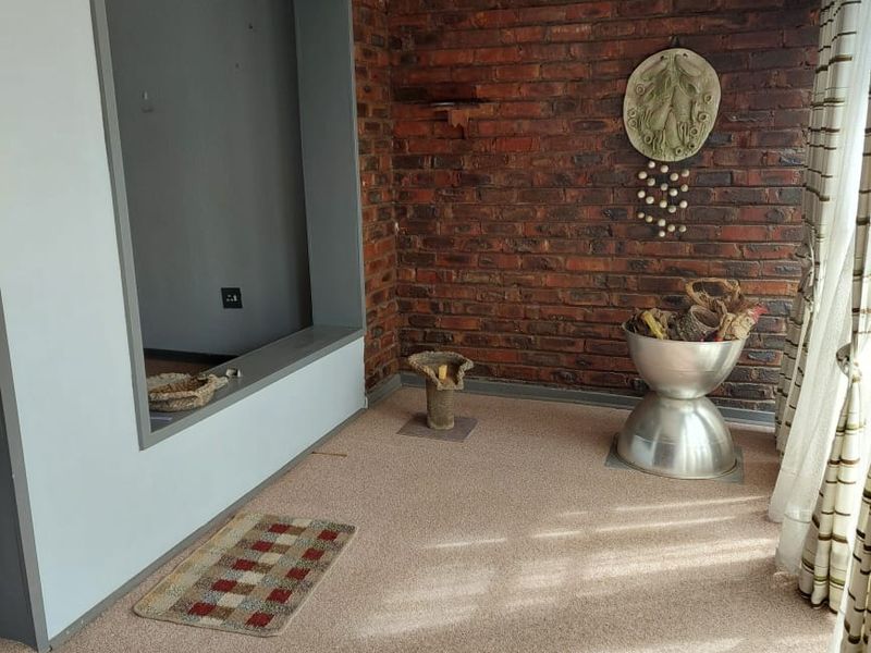 2 Bedroom Townhouse for Sale – Great Value in a Retirement Complex - Photo 5