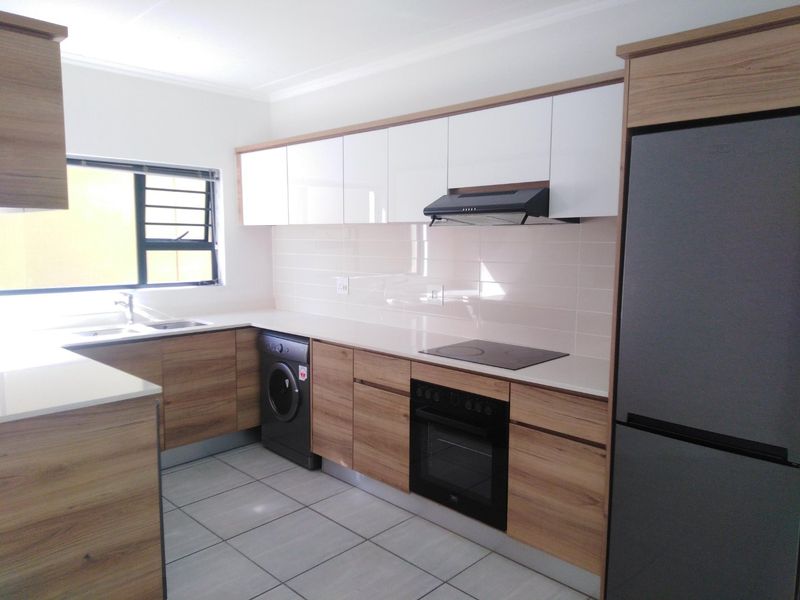 3 Bedroom Apartment / Flat to Rent in Waterfall - Photo 2