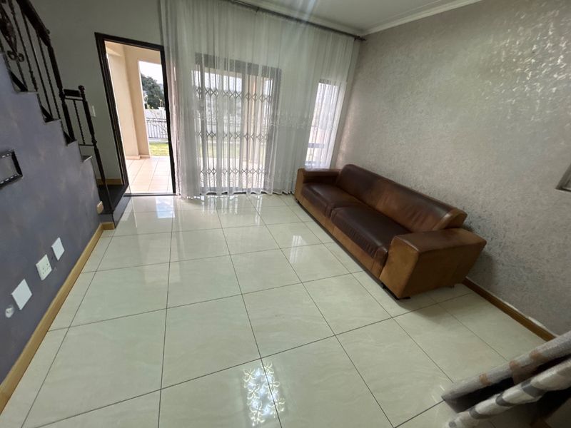 3 bed 2.5 bathroom modern duplux - Photo 10