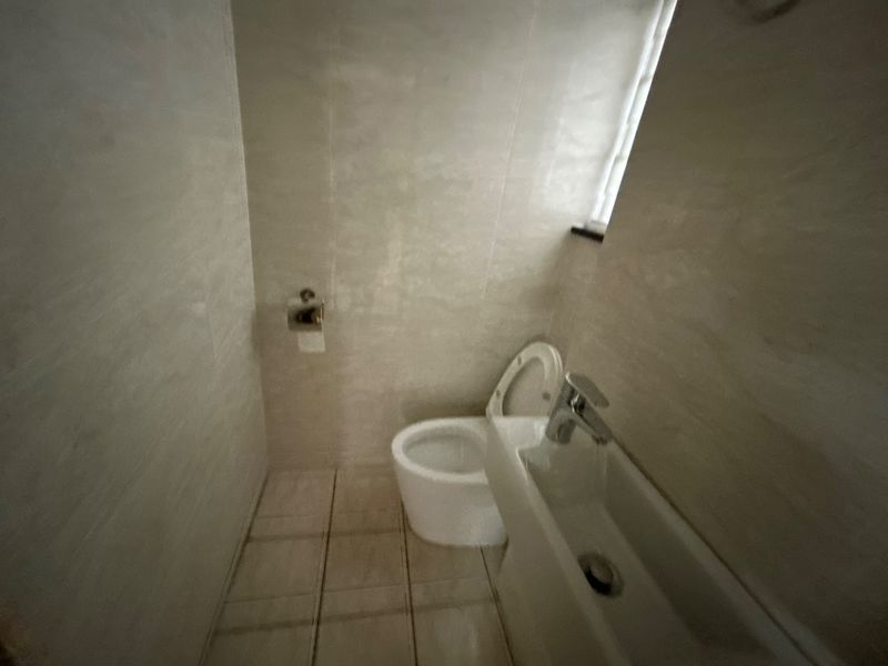 3 bed 2.5 bathroom modern duplux - Photo 9
