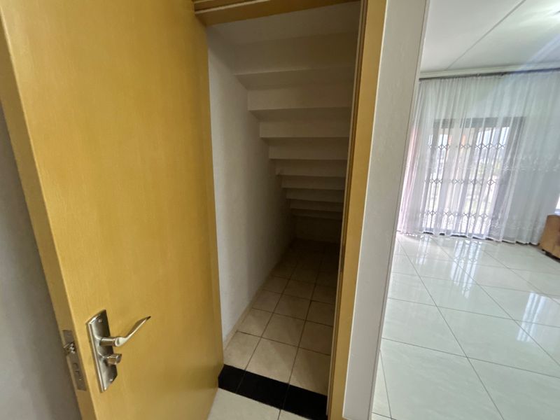 3 bed 2.5 bathroom modern duplux - Photo 8