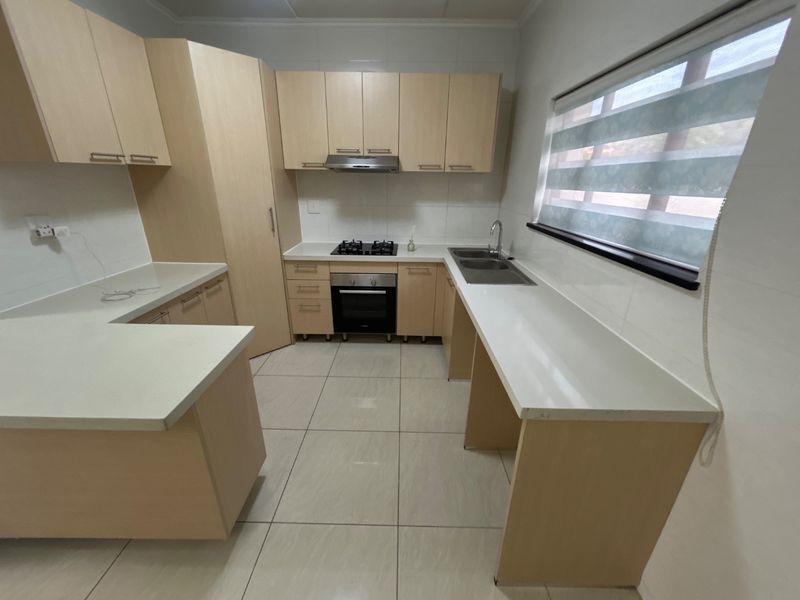 3 bed 2.5 bathroom modern duplux - Photo 7