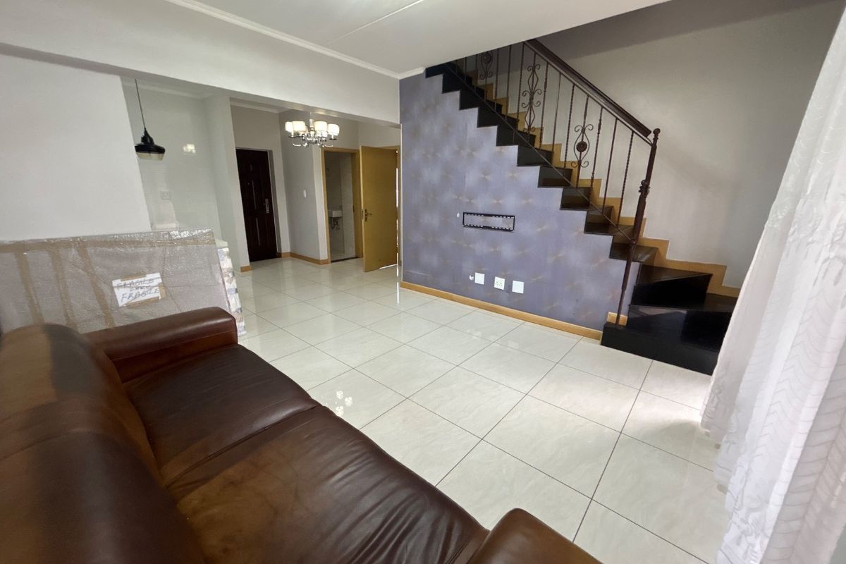 3 bed 2.5 bathroom modern duplux - Photo 5