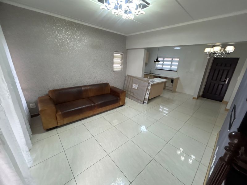3 bed 2.5 bath modern duplex  - Photo 5