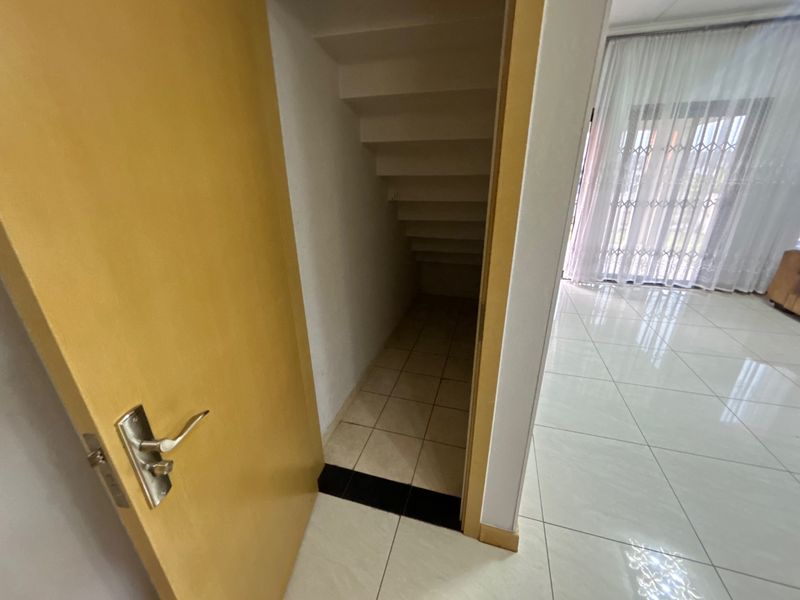 3 bed 2.5 bath modern duplex  - Photo 10