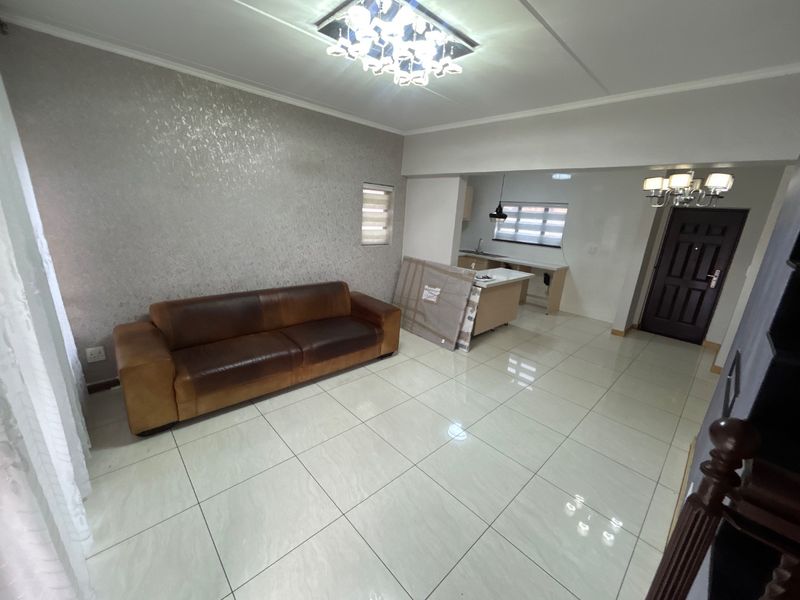 3 bed 2.5 bath modern duplex  - Photo 6