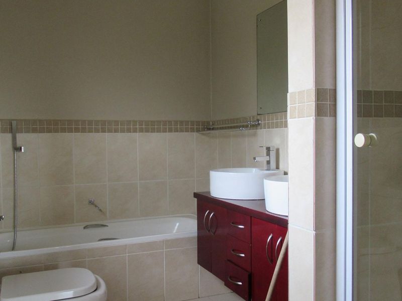 3 Bedroom Apartment / Flat for Sale in Barbeque Downs - Photo 10