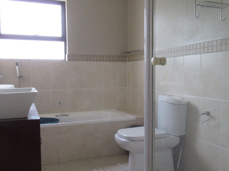 3 Bedroom Apartment / Flat for Sale in Barbeque Downs - Photo 8