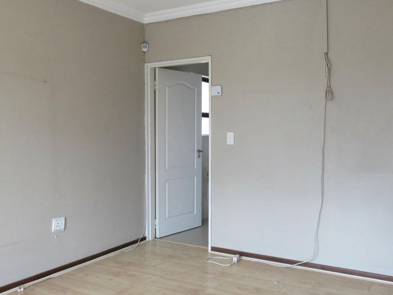 3 Bedroom Apartment / Flat for Sale in Barbeque Downs - Photo 6
