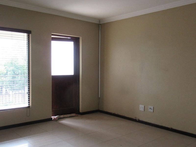 3 Bedroom Apartment / Flat for Sale in Barbeque Downs - Photo 7