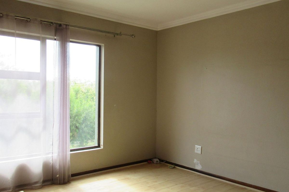 3 Bedroom Apartment / Flat for Sale in Barbeque Downs - Photo 5